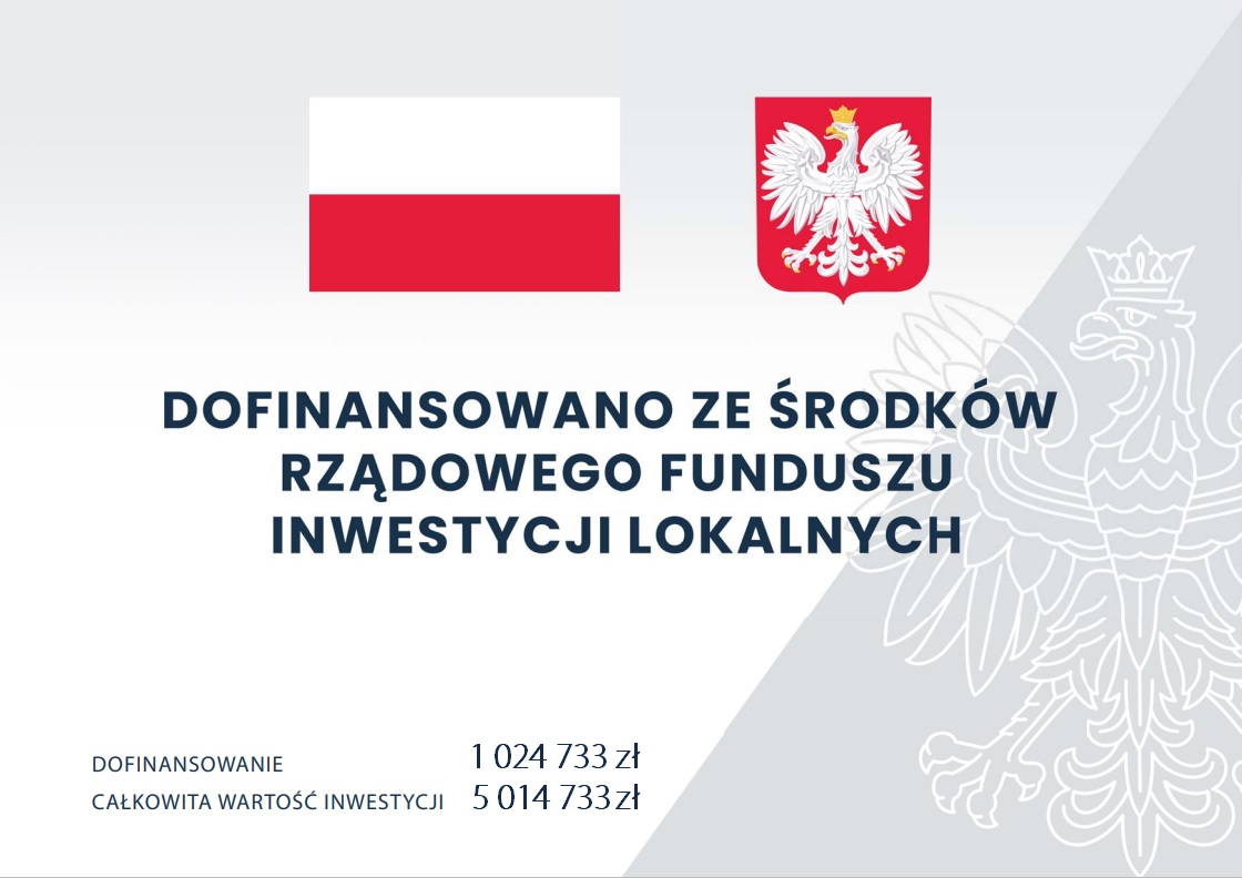 Tablica informacyjna z napisem Dofinansowano ze środków Rządowego Funduszu Inwestycji Lokalnych. Wskazane kwoty: dofinansowanie 1 024 733 zł, całkowita wartość inwestycji 5 014 733 zł.