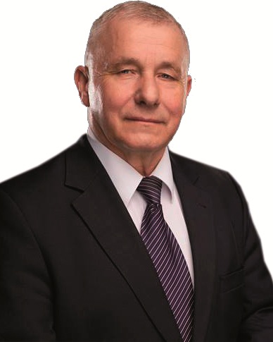 Radny Andrzej Rokowski w garniturze