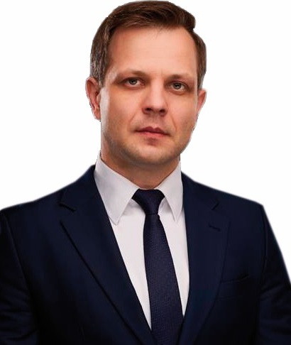 Radny Grzegorz Fuchs w garniturze